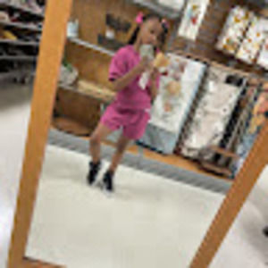 Meet your Posher, Chloe